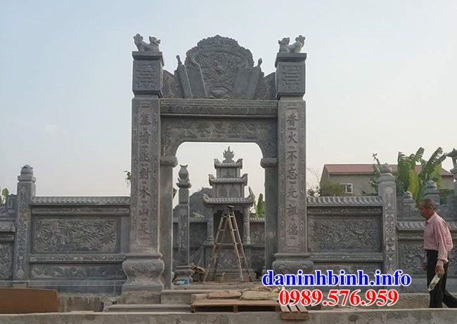 Mẫu cổng khu lăng mộ nghĩa trang gia đình dòng họ bằng đá điêu khắc tinh xảo tại Hòa Bình