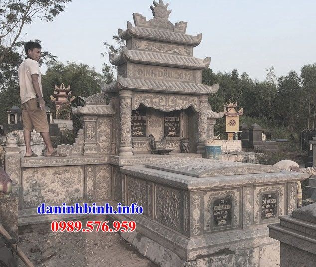 Mẫu mộ đôi bằng đá chạm khắc tinh xảo tại Cao Bằng
