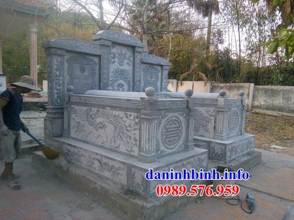 Mẫu mộ đôi bằng đá chạm khắc tinh xảo tại Quảng Nam