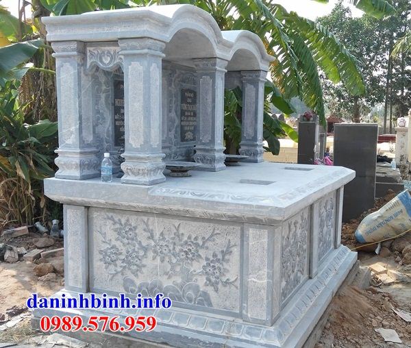 Mẫu mộ đôi bằng đá chạm trổ tứ quý tại Quảng Nam