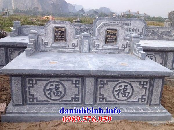 Mẫu mộ đôi bằng đá không mái tại Bình Định