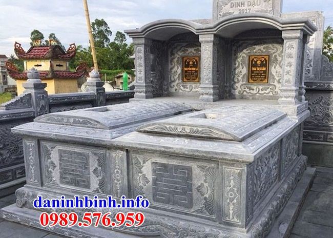 Mẫu mộ đôi bằng đá không mái tại Ninh Thuận