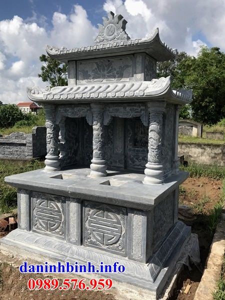 Mẫu mộ đôi bằng đá nguyên khối tại Quảng Nam