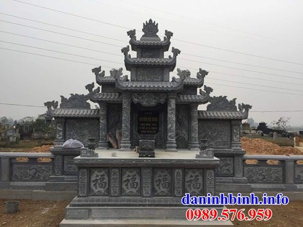 Mẫu mộ đôi gia đình bằng đá ba mái tại Quảng Trị