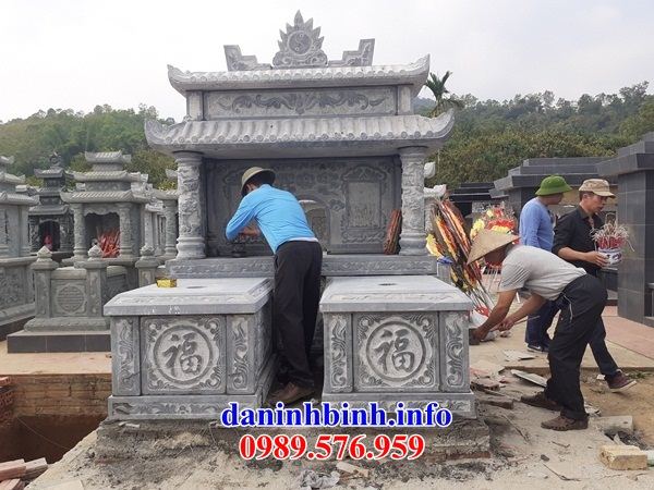Mẫu mộ đôi gia đình bằng đá xây lắp tại Sài Gòn