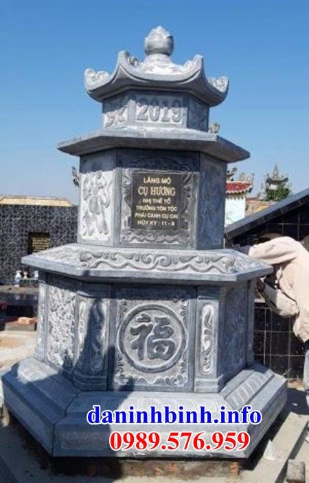 Mộ tháp phật giáo bằng đá chạm khắc tinh xảo tại Tiền Giang