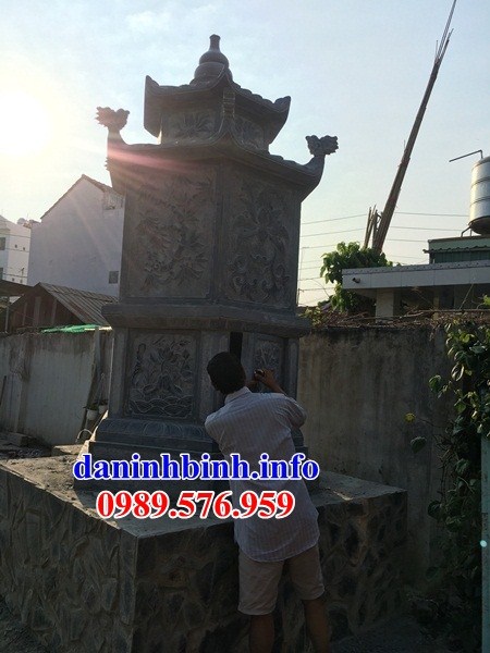 Mộ tháp phật giáo bằng đá xanh Thanh Hóa tại Long An