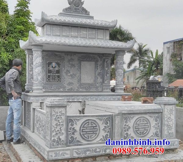 Mộ đôi bằng đá cất để tro hài cốt hỏa táng tại Kiên Giang