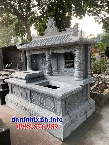 Mộ đôi bằng đá cất để tro hài cốt hỏa táng tại Lâm Đồng