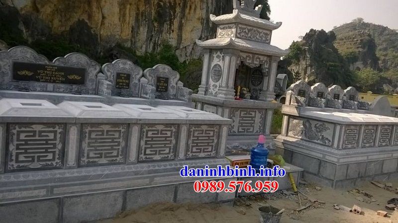 Mộ đôi bằng đá xanh Thanh Hóa tại Kom Tum