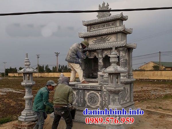 Mộ đôi bằng đá xây lắp tại Kom Tum