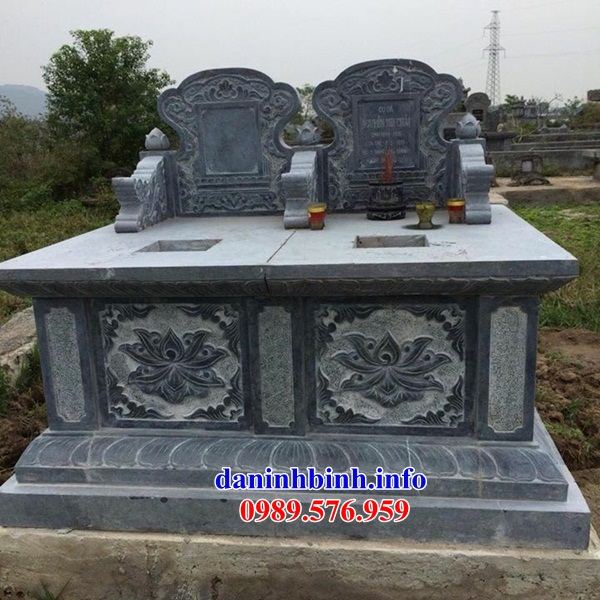 Mộ đôi gia đình bằng đá cất để tro hài cốt hỏa táng tại Hà Tĩnh