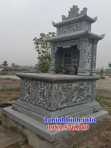 Mộ đôi gia đình bằng đá điêu khắc hình rồng tại Bình Thuận