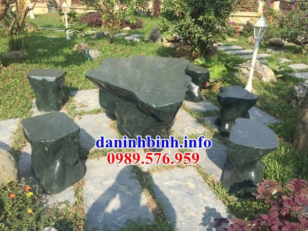 12 Bộ bàn ghế sân vườn bằng đá xanh rêu đẹp nhất hiện nay