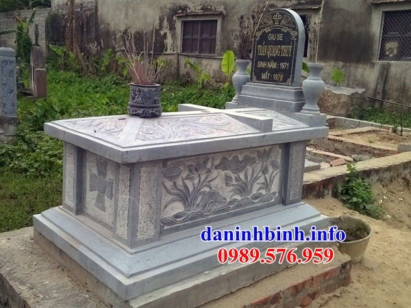 Hình ảnh mộ đạo thiên chúa công giáo bằng đá chạm khắc tinh xảo đẹp tại Tiền Giang
