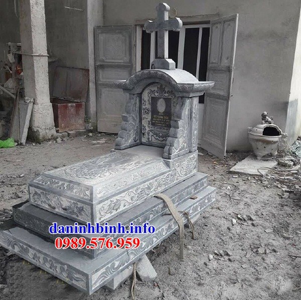 Hình ảnh mộ đạo thiên chúa công giáo bằng đá cất để tro hài cốt hỏa táng đẹp tại Tiền Giang