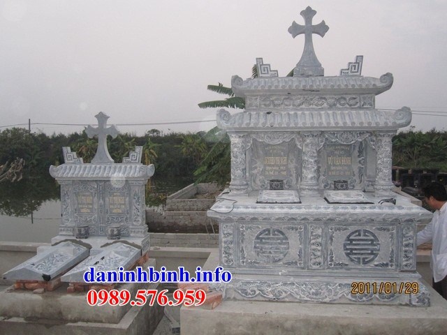 Hình ảnh mộ đạo thiên chúa công giáo bằng đá khối tự nhiên đẹp tại Tiền Giang