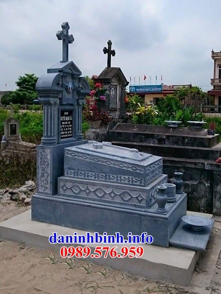 Hình ảnh mộ đạo thiên chúa công giáo bằng đá xanh nguyên khối đẹp tại Tiền Giang