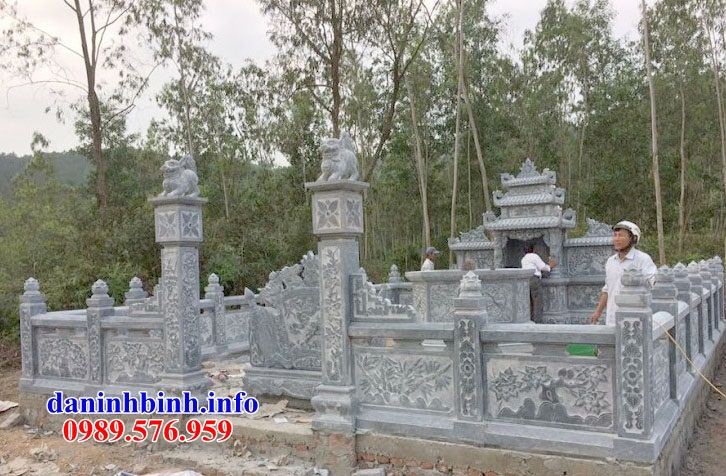Mẫu cổng khu lăng mộ nghĩa trang gia đình dòng họ bằng đá thiết kế hiện đại tại Hậu Giang