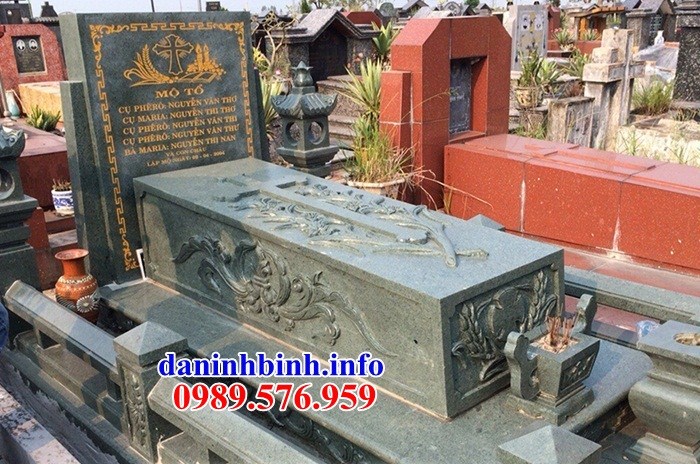 Mẫu mộ công giáo đạo thiên chúa bằng đá xanh rêu cao cấp tại Thừa Thiên Huế