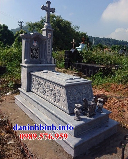 Mẫu mộ công giáo đạo thiên chúa bằng đá xanh tự nhiên tại Thừa Thiên Huế