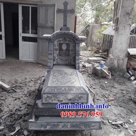Mẫu mộ đạo thiên chúa công giáo bằng đá cất để tro hài cốt hỏa táng đẹp tại Đồng Nai