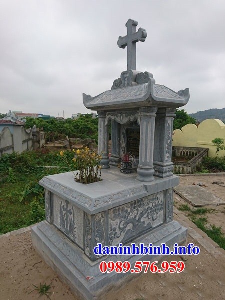 Mộ người theo đạo thiên chúa công giáo bằng đá chạm khắc tinh xảo bán tại Quảng Bình
