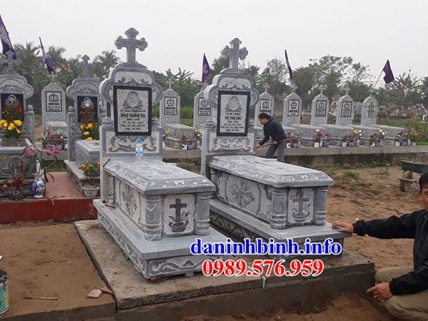 Mộ đôi công giáo đạo thiên chúa bằng đá xanh nguyên khối đẹp bán tại Hà Tĩnh