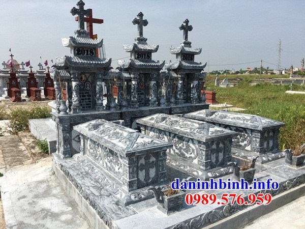 Xây lắp mộ công giáo đạo thiên chúa bằng đá ba ngôi kề nhau tại Đắk Lắk