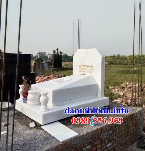 mộ công giáo đạo thiên chúa kích thước đẹp bằng đá trắng cao cấp bán tại Quảng Trị
