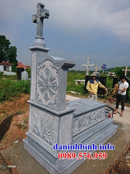 mộ công giáo đạo thiên chúa thiết kế đẹp bằng đá xanh Thanh Hóa bán tại Hậu Giang