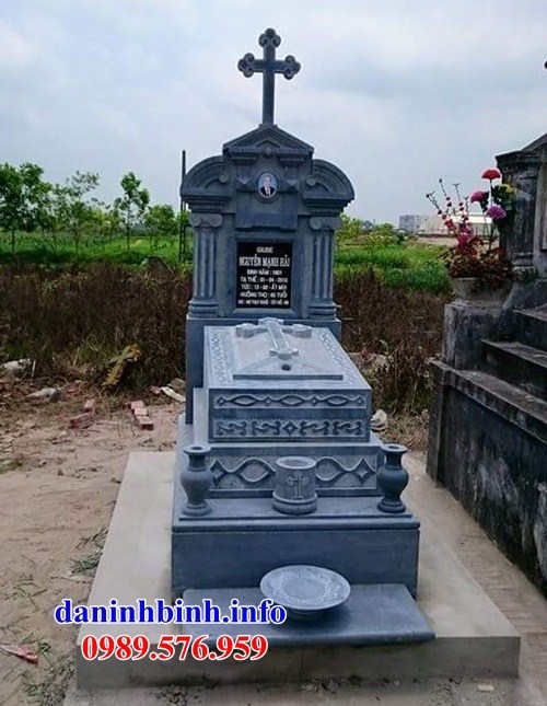 mộ công giáo đạo thiên chúa thiết kế đẹp bằng đá xanh tự nhiên bán tại Hậu Giang