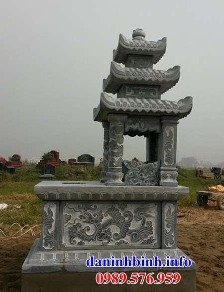 Hình ảnh mộ ba mái bằng đá chạm khắc hoa văn tinh xảo bán tại Kiên Giang