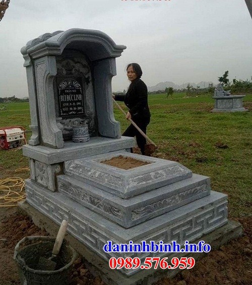 Hình ảnh mộ một mái bằng đá nguyên khối bán tại Hà Tĩnh