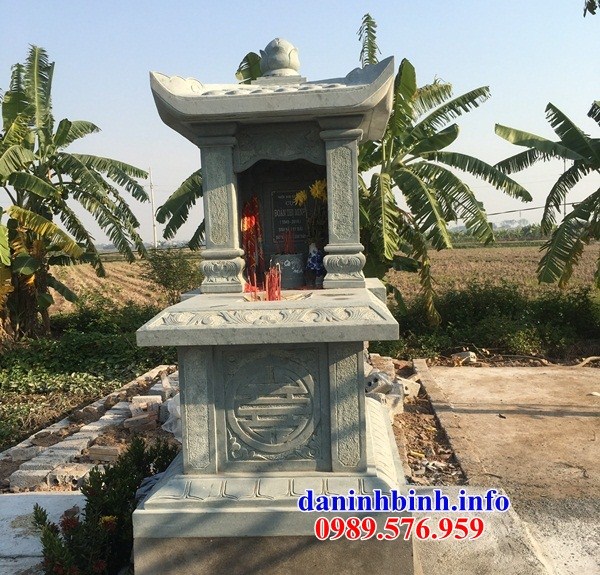 Hình ảnh mộ một mái bằng đá xanh rêu bán tại Hà Tĩnh