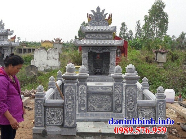 Lăng mộ đá nguyên khối hai mái bán tại Tuyên Quang