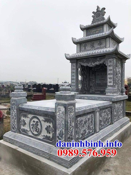 Mẫu mộ ba mái để hài cốt bằng đá kích thước lớn tại Ninh Thuận