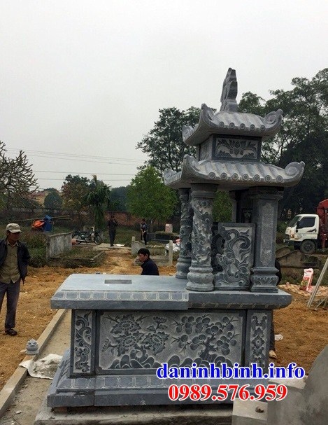 Mẫu mộ có mái che bằng đá chạm khắc hoa văn tinh xảo tại Kiên Giang