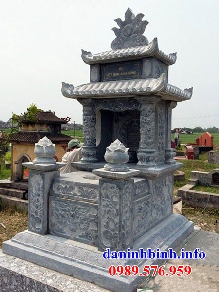 Mẫu mộ có mái che bằng đá tự nhiên nguyên khối tại Kiên Giang