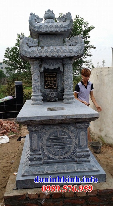 Mẫu mộ hai mái bằng đá cất để tro hài cốt hỏa táng tại Vĩnh Long