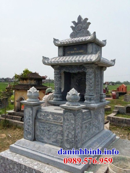 Mẫu mộ hai mái bằng đá tại Vĩnh Long