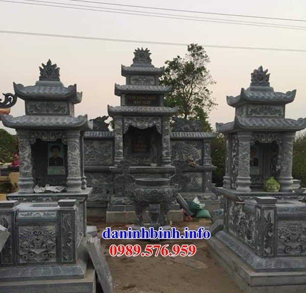 Mẫu mộ hai mái bằng đá tự nhiên nguyên khối tại Quảng Nam