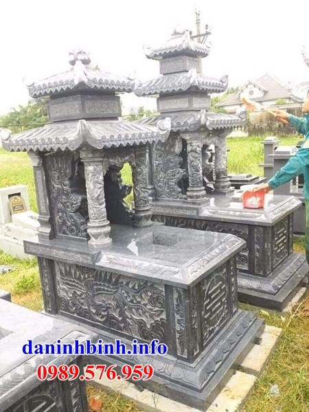 Mẫu mộ hai mái bằng đá tự nhiên điêu khắc long phụng tại Quảng Nam