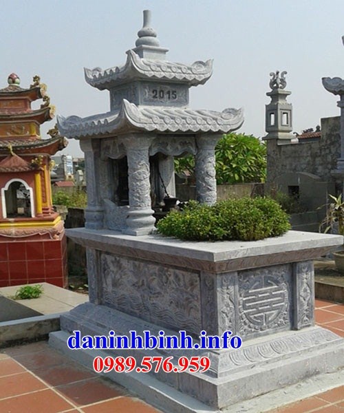 Mẫu mộ hai mái bằng đá xanh chạm khắc hoa văn tinh xảo tại Hải Phòng