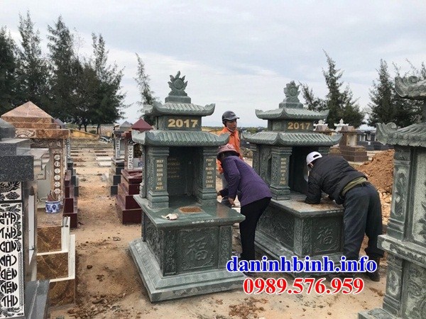 Mẫu mộ hai mái bằng đá xanh rêu bán tại Đắk Lắk