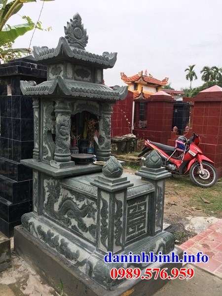 Mẫu mộ hai mái bằng đá xanh rêu tự nhiên đẹp tại Thái Nguyên