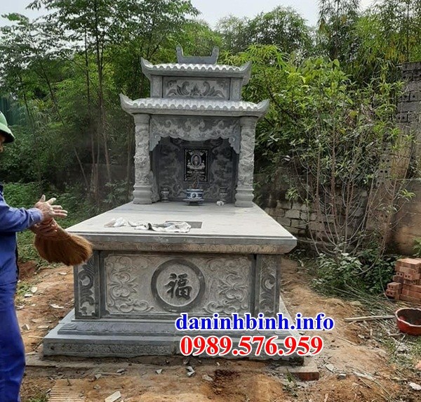Mẫu mộ hai mái cất tro cốt bằng đá kích thước lớn tại Cao Bằng