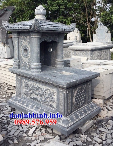 Mẫu mộ một mái bằng đá Thanh Hóa chạm khắc hoa văn tinh xảo bán tại Điện Biên