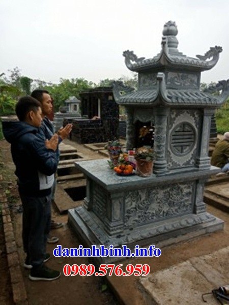 Mẫu mộ đơn hai mái bằng đá xanh Thanh Hóa tại An Giang