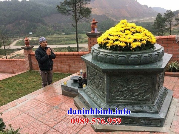 Hình ảnh mộ tròn bằng đá xanh rêu bán tại Hưng Yên